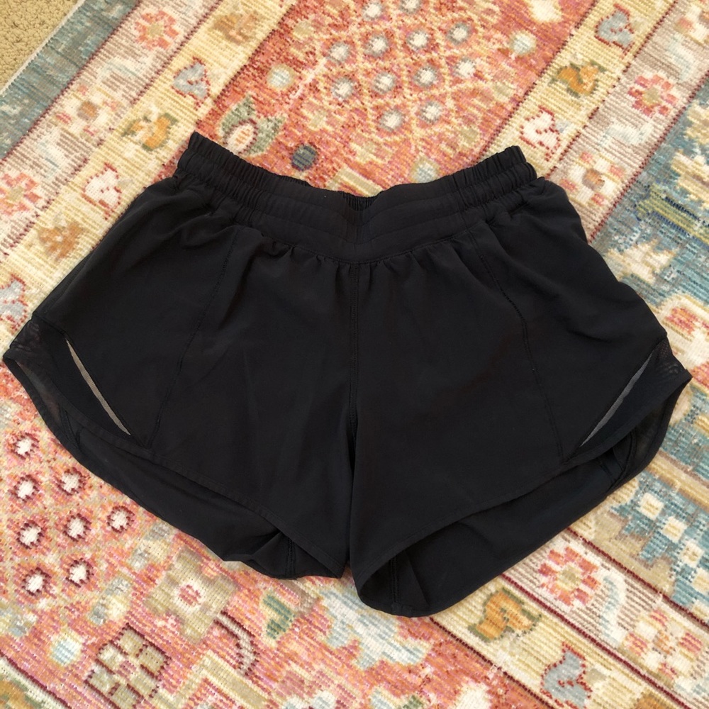 Lululemon black hotty hot short 4”